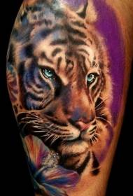 modello di tatuaggio carino tigre dagli occhi blu dell'acquerello