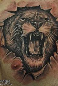 padrão de tatuagem de leão no peito