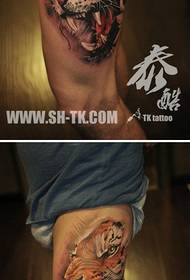 foarte popular model de tatuaj cap de tigru 129448 - un tatuaj de familie de tigru pe spate