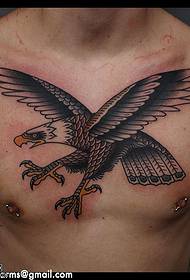 胸前彩绘老鹰纹身图案