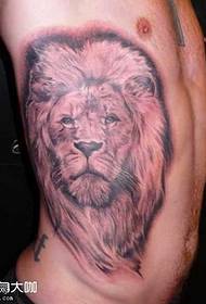 Derék oroszlán tetoválás minta