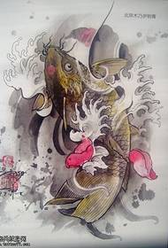 patrón tradicional del tatuaje del calamar dorado