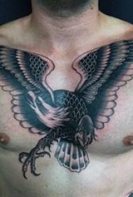 i ragazzi adorano le punture di schizzo nere truccando il modello del tatuaggio dell'aquila prepotente