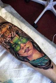 käsi tiikeri tyttö tatuointi malli