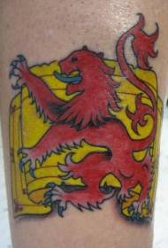 vyriškos kojos spalvos raudono liūto tatuiruotės modelis