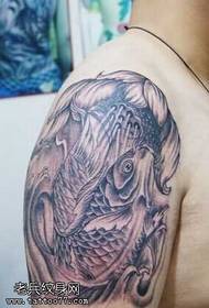 胳膊鲤鱼纹身图案