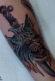 tatuaje de daga de ternero tatuaje de tigre patrón