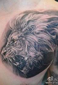мъжки предни гърди тирани готино лъвска глава татуировка модел
