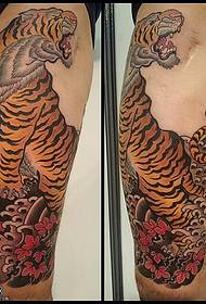 Didelio rankos tigro tatuiruotės modelis