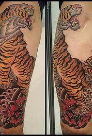 Mokhoa o moholo oa tattoo oa tiger Arm