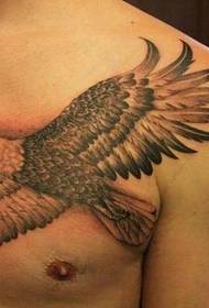 model de tatuaj piept de vultur masculin rece