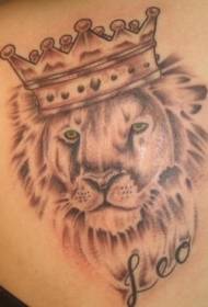 綠眼獅子和皇冠紋身圖案
