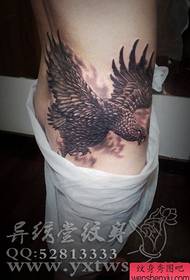 腰部帅气的黑灰老鹰纹身图案