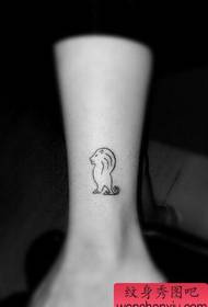 dievča nohy rad malých lev tetovanie vzor