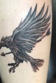 Vitello da ragazzo su punture nere linea astratta frecce e immagini di tatuaggi di aquila animale