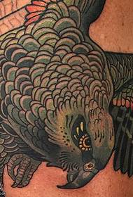 model de tatuaj de vultur tatuat pe umăr