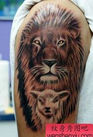 獅子紋身圖案：經典的流行手臂獅子頭紋身圖案