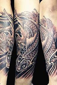 patrón de tatuaje de calamar de brazo