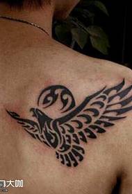 Vzor tetovania na chrbte orla