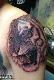 käsi tiikeri tatuointi malli