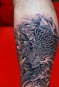 კლასიკური ძველი ტრადიციული შავი ნაცრისფერი squid tattoo ნიმუში