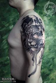 uzorak tetovaže ruku lav