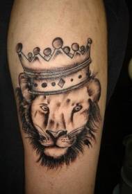 Ang sumbanan sa korona ug leon nga itom nga tattoo