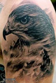 ຮູບແບບ tattoo eagle ແຂນ