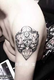 paže bod lva tetování vzor