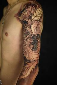 rame realističan uzorak tetovaža orao