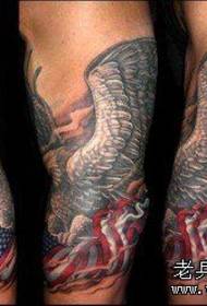 Águia tatuagem padrão: Braço águia bandeira tatuagem padrão