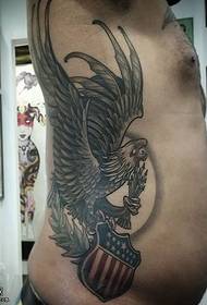 Zij-rug realistisch eagle tattoo-patroon
