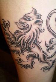 Benbrunt kvinnligt lejon tatuering mönster