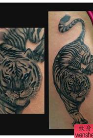 ljepota struka popularan uzorak tigar tetovaža