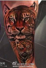 tiger tatueringsmönster på kalven