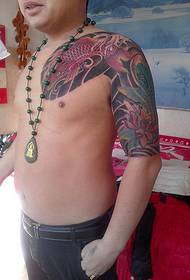 mans se skouer halwe pantser inkvis tattoo