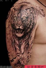 patró de tatuatge de tigre de braç fresc