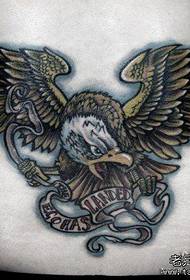 流行的腰鷹紋身圖案130396-男孩的肩膀上流行非常英俊的鷹紋身圖案