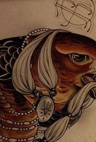 Consiglia a tutti di godere di un modello di tatuaggio d'aquila europeo e americano