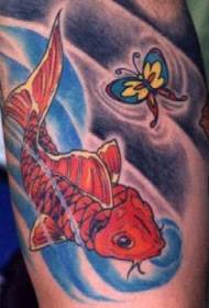 barevný motýl a koi ryb tetování vzor