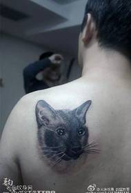 Kometni uzorak tetovaže na ramenu