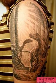 큰 팔 공룡 세계 문신 패턴