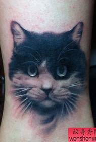 réalachas cos cailíní Patrún tattoo cat