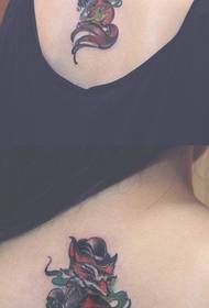 merginos atgal populiarus pop lapės tatuiruotės modelis