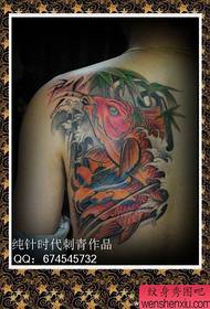 modello di tatuaggio di calamari di colore popolare popolare spalla posteriore maschile