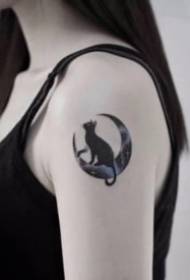 s malo plave fantazije djeluje tetovaža zvijezdanih životinja