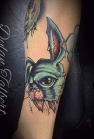 seuns geverf op abstrakte lyne dierekas tatoeëring foto's