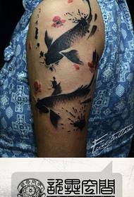 hand tillbaka populära estetiska frihand liten bläckfisk tatuering mönster