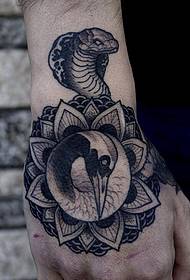 kígyó daru tetoválás minta