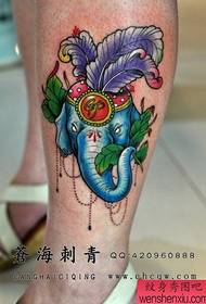 nogi dziewczyn pięknie popularny wzór tatuażu Elephant